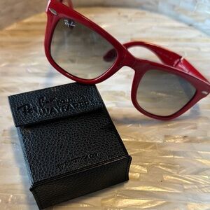 Ray-Ban Folding Bold Red Wayfarer Sunglasses